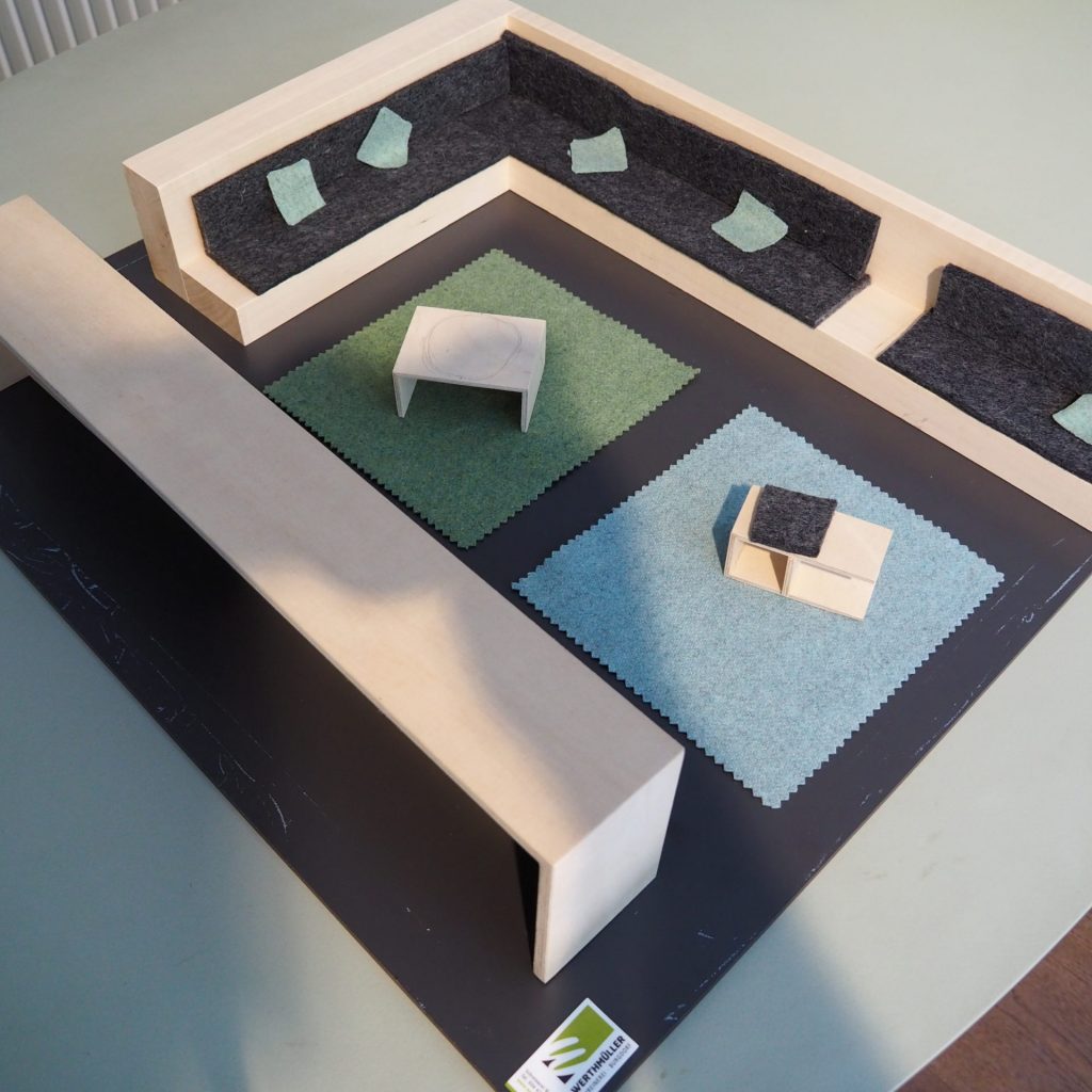 Modell Sitzbank Holz Lehrerzimmer